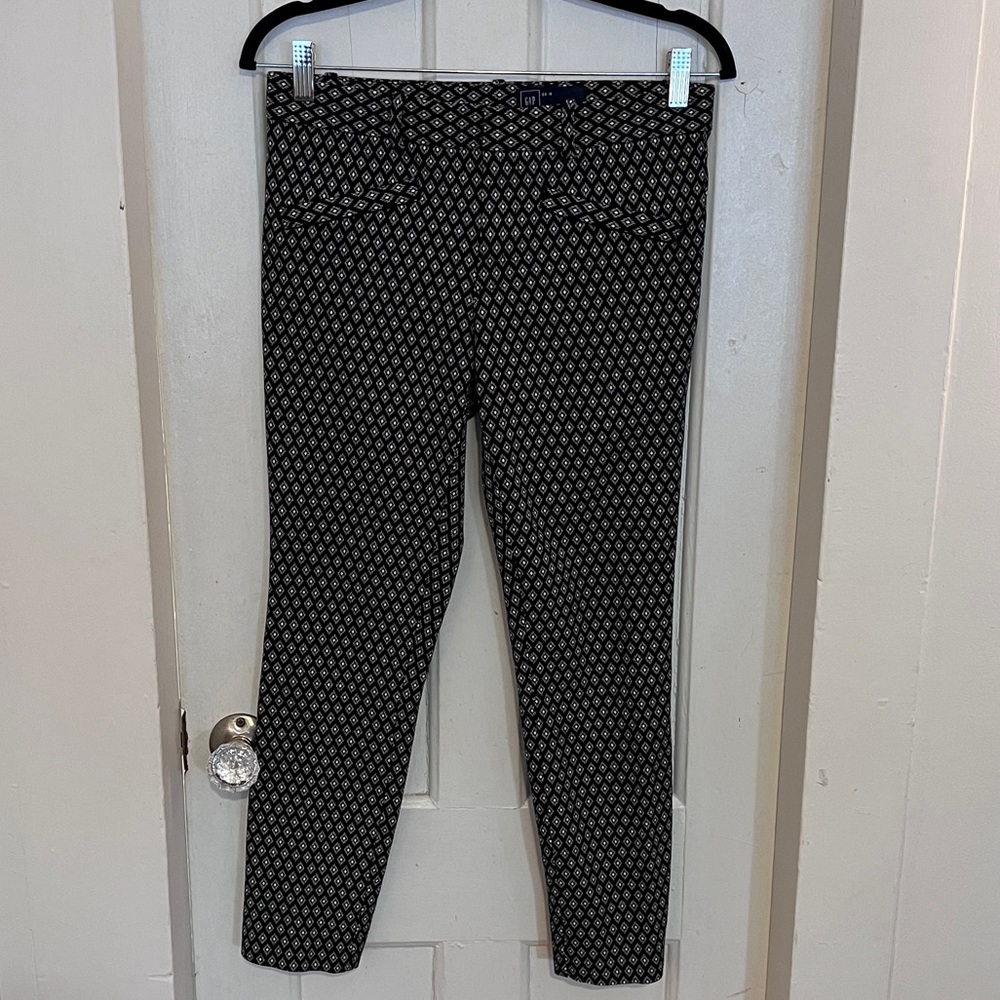 Gap pants, women’s 6, black and white print
